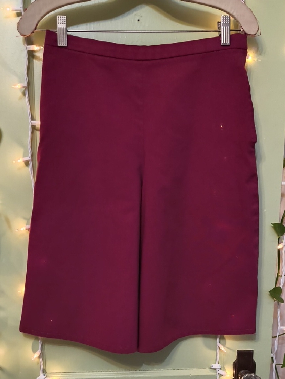 Women's Merlot Burgundy Gaucho Capri Bermuda Shorts M